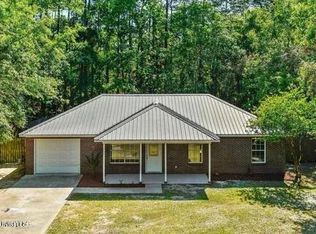 525 Peach St, Ocean Springs, MS 39564