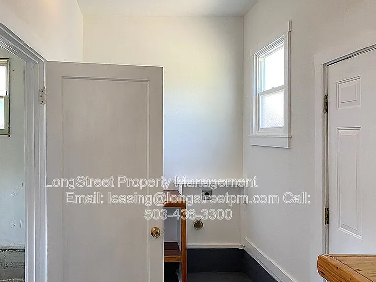 184 Gwinn St W — Photo 13