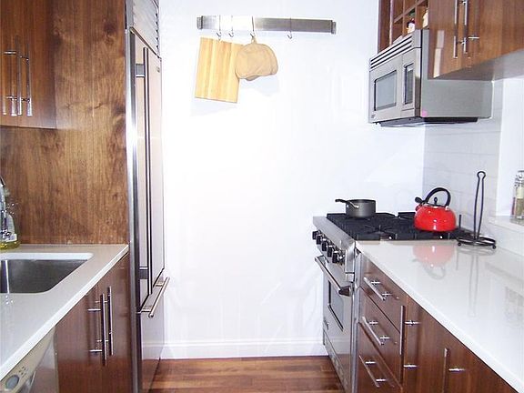 2nd image of 88 Greenwich St APT 1514