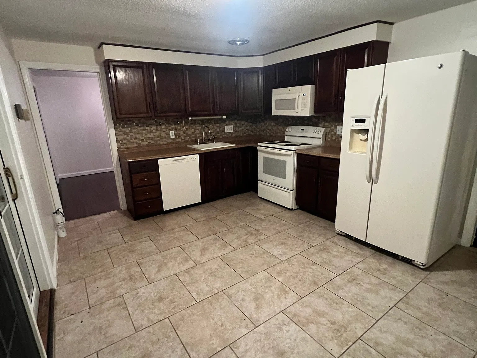 3 bed, 3.0 bath, 2805 sqft, $3,300 — Photo 4
