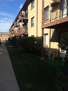 3rd image of 7200 W Wrightwood Ave APT 2S