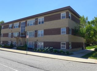 500 Clinton Ave APT 4, Oak Park, IL 60304