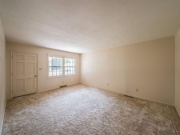 3rd image of 209 Crystal Lake Rd