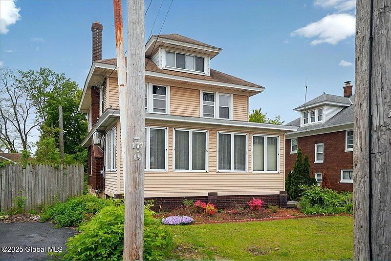 5th image of 1576 State Street