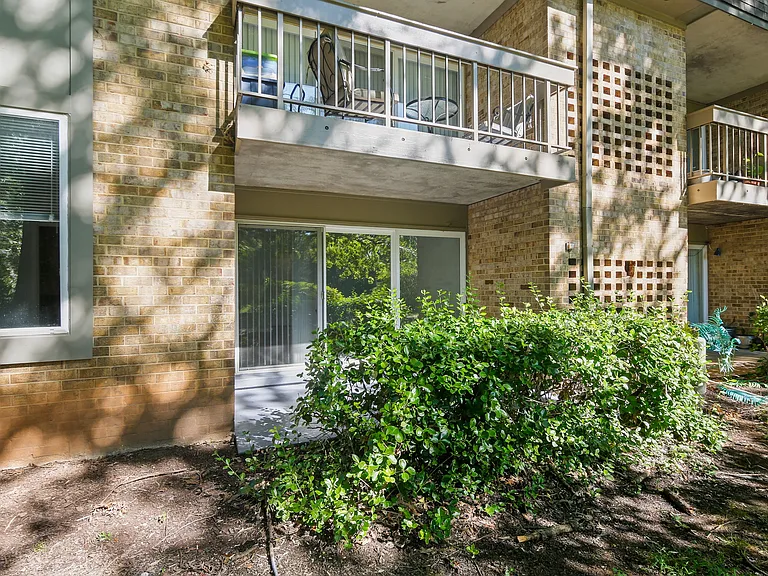 Fairway Apartments — Photo 10