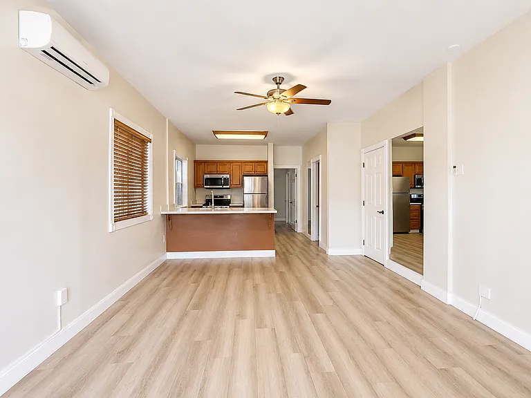 5754 Melrose Ave — Photo 2