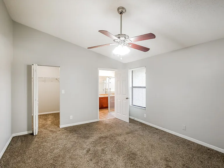 487 SW 169th Ter — Photo 11