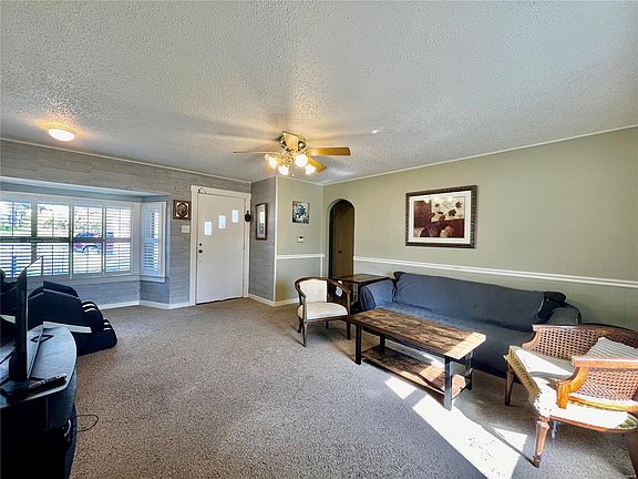 4th image of 1610 N West End Blvd
