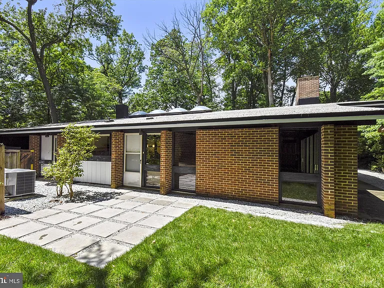 400 W Windsor Ave — Photo 44
