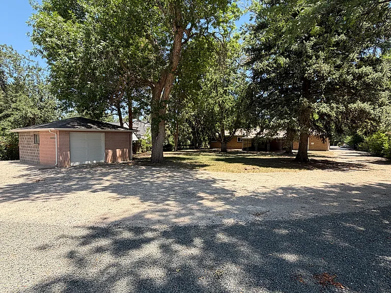 1025 Estes St — Photo 16
