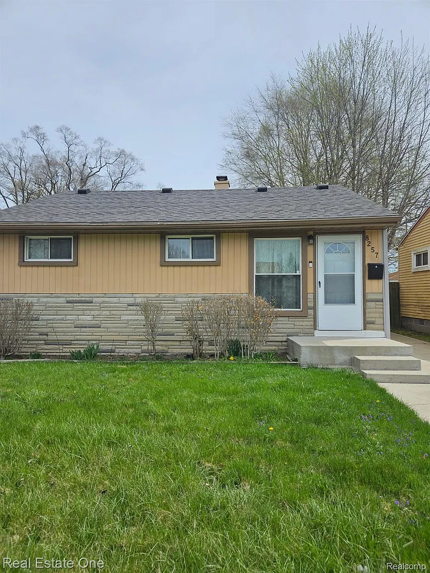 8257 Oak St photo 1