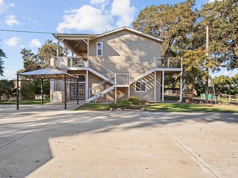 788 E Willow Ave — Photo 9