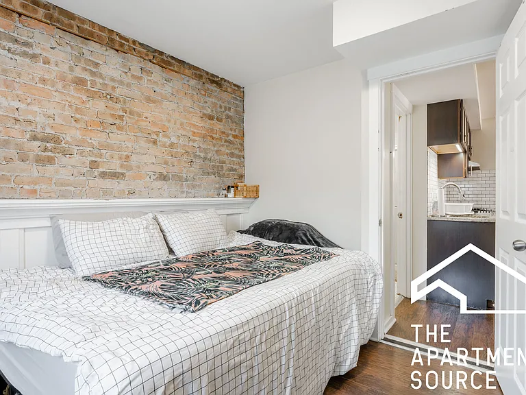 1501 W Fullerton Ave #2R — Photo 9