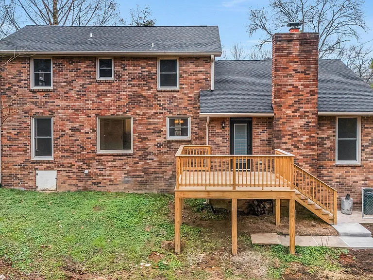 115 Pascal Dr — Photo 28