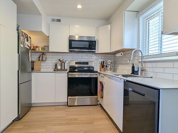 5th image of 1030 Casa Dr #1