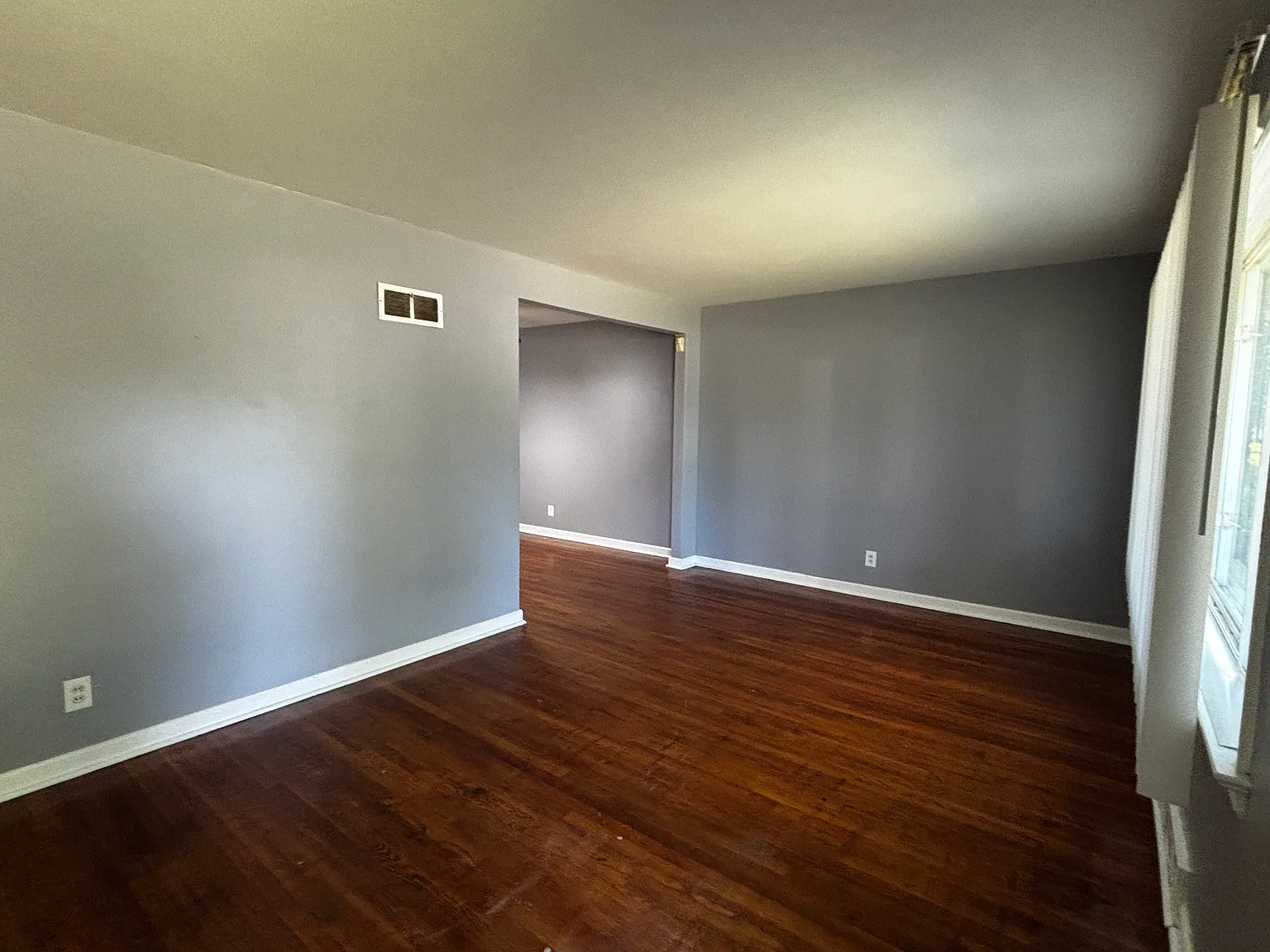 2 bed, 1.5 bath, 982 sqft, $1,200 — Photo 2