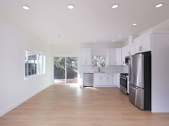 3rd image of 621 W Glenoaks Blvd Unit A