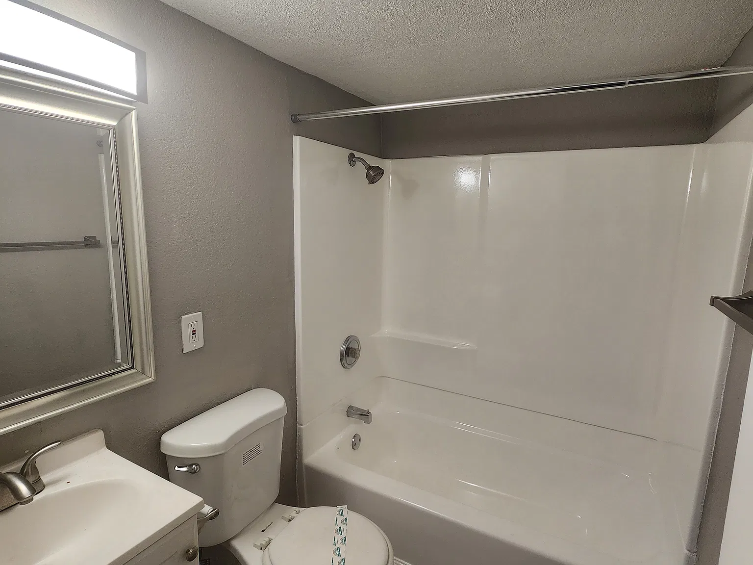 2 bed, 1.5 bath, 1225 sqft, $1,140 — Photo 4