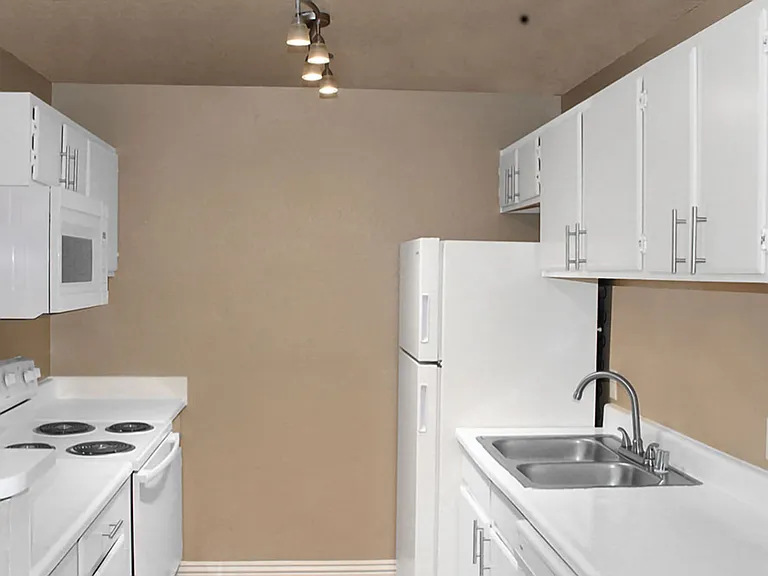 Mandalay Bay Apartments — Photo 12