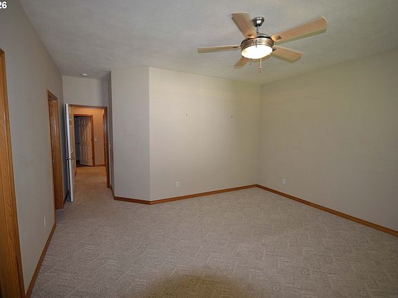 5th image of 814 Henderson Rd