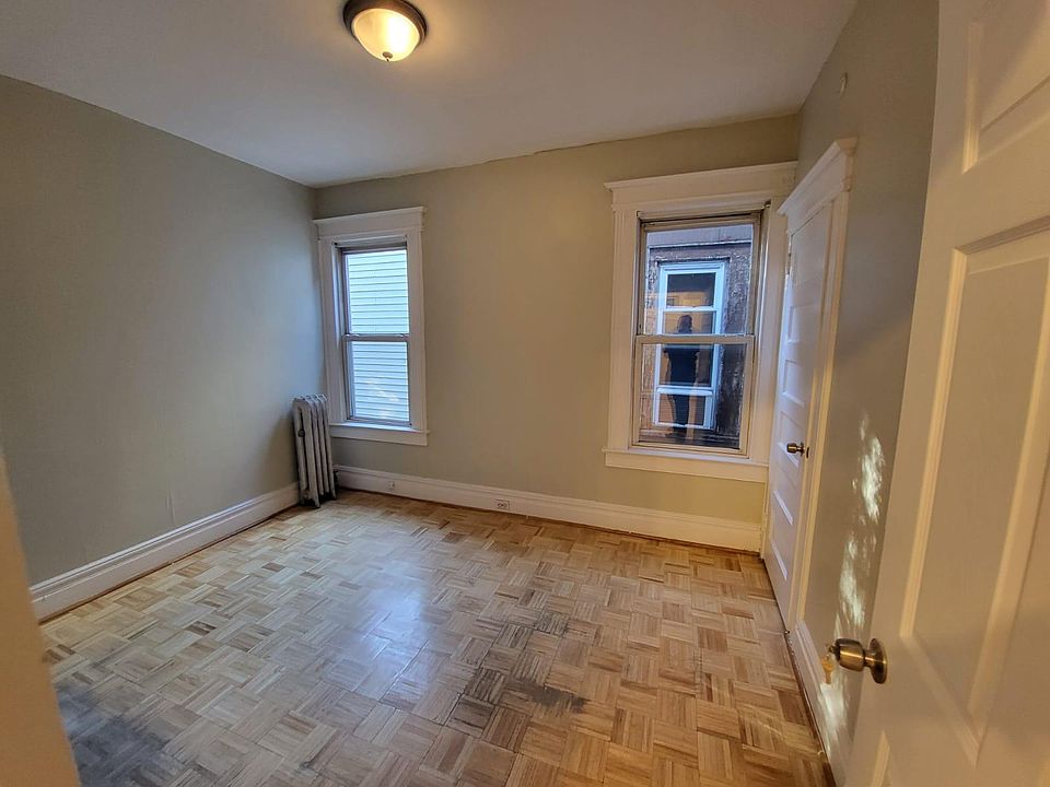 1st image of 224 6th Ave W Floor 2