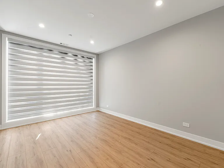 2354 W Polk St #302 — Photo 11