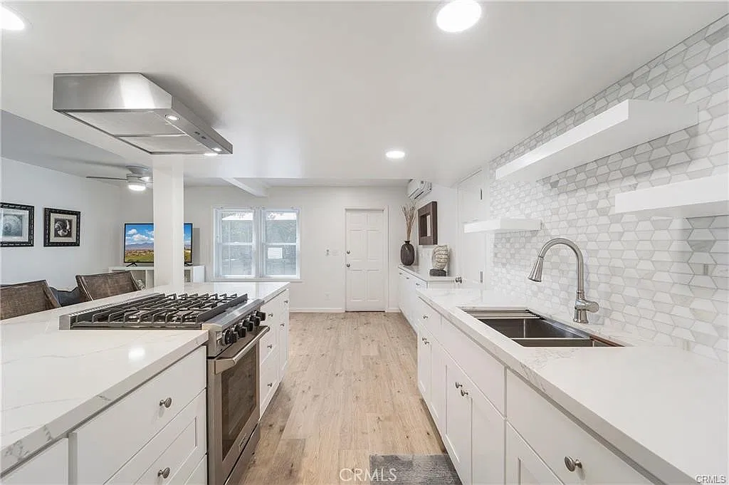 1 bed, 700 sqft, $3,300 — Photo 2