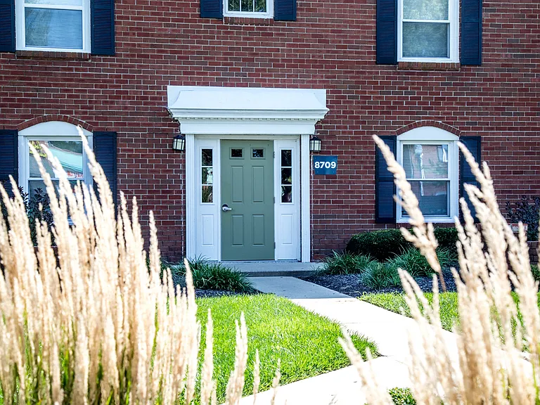 Barrington Estates Apartments — Photo 28