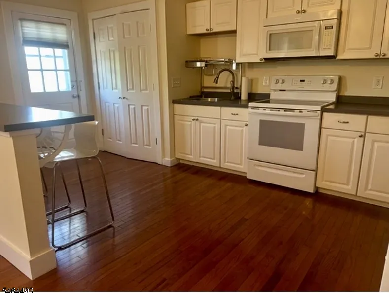 28 Main St #4