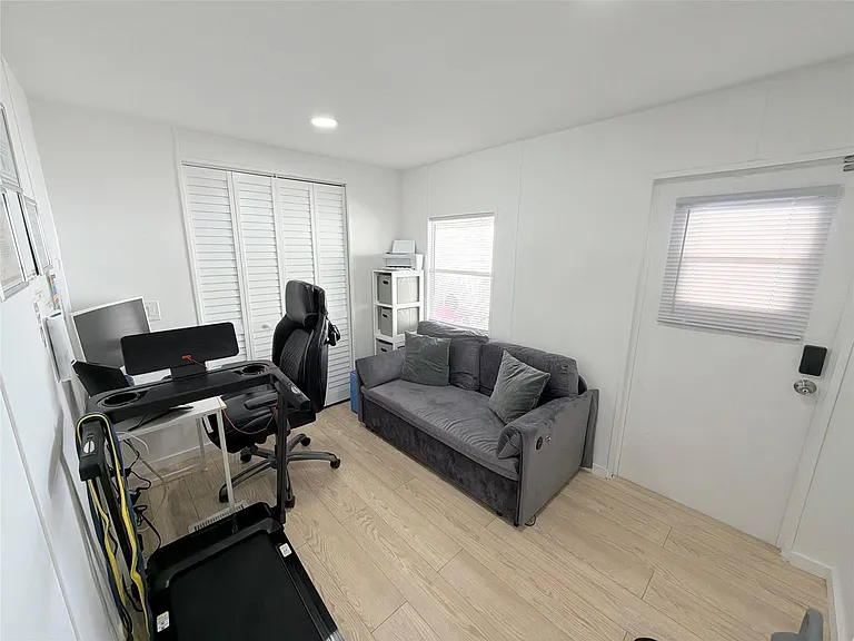 5221 SW 25th Ave — Photo 12