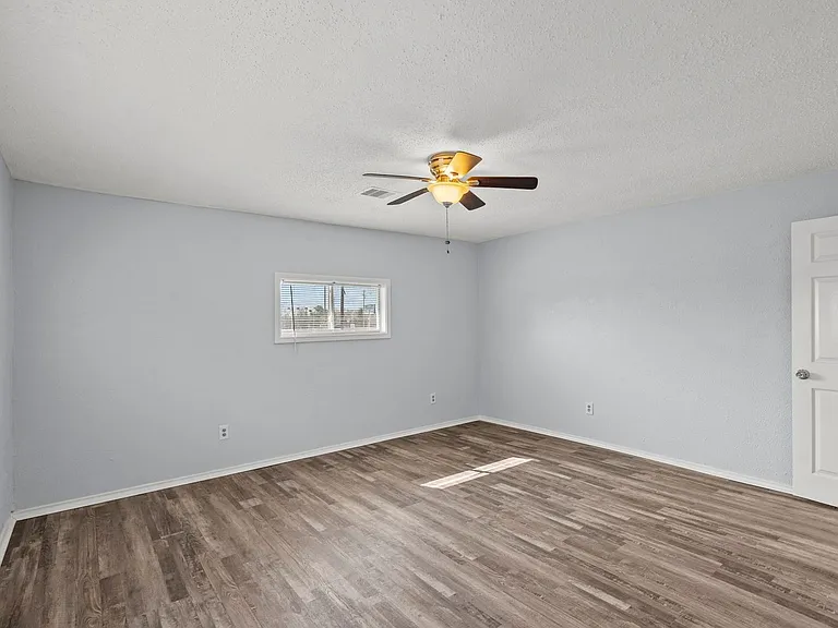 228 Orange St — Photo 8