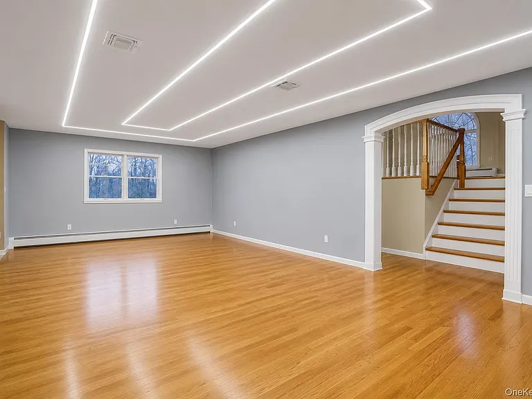 25 Round Hill Rd — Photo 10