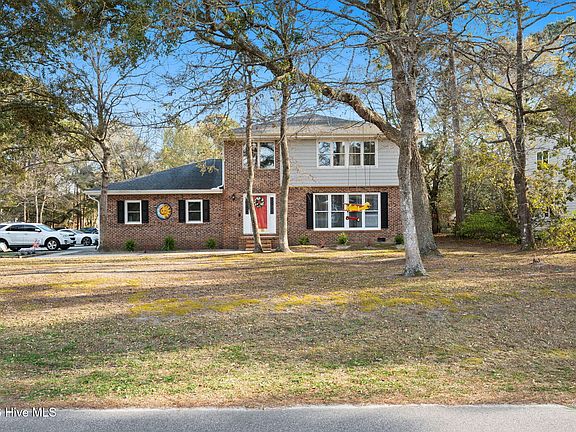 5th image of 1706 Bay Tree Court SW
