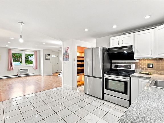 5th image of 10 Freeman St APT 2