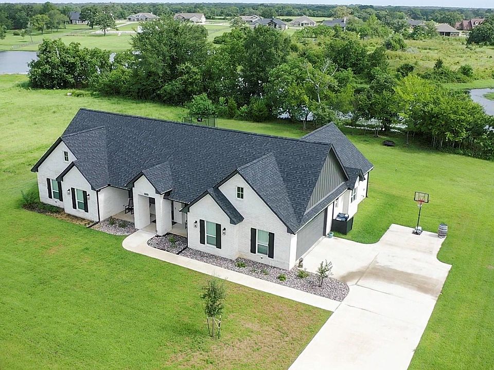 1st image of 10104 Crown Point