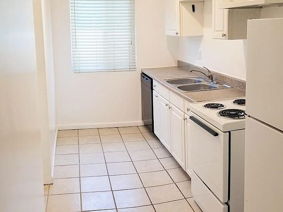 3rd image of 3967 Mississippi St #J