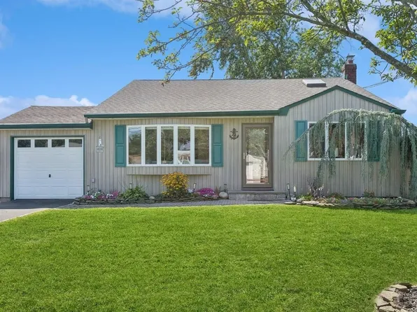 75 Willow Lane, Lindenhurst, NY 11757