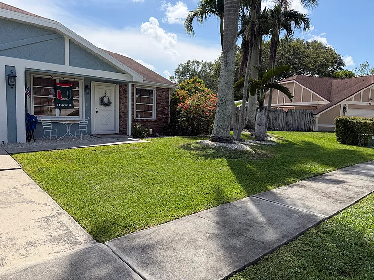 743 SW 157th Ter — Photo 12