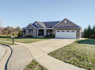 105 Bluestone Ct, Greenville, OH 45331