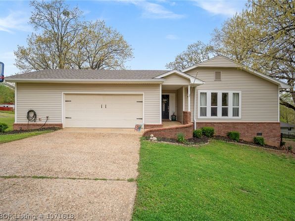 1305 Hidden Valley St, Van Buren, AR 72956