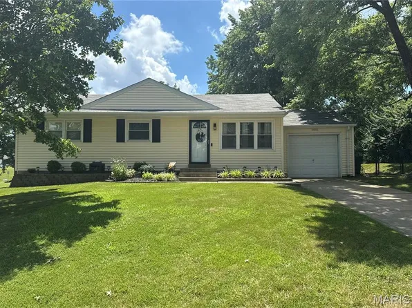 10900 Three Court Dr, Saint Louis, MO 63123