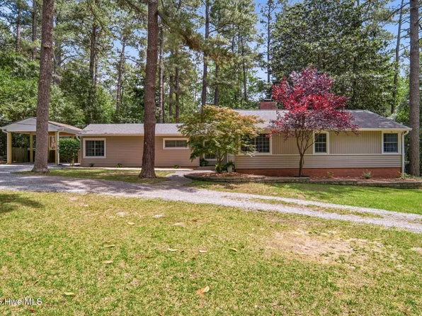 555 S Valley Road, Southern Pines, NC 28387