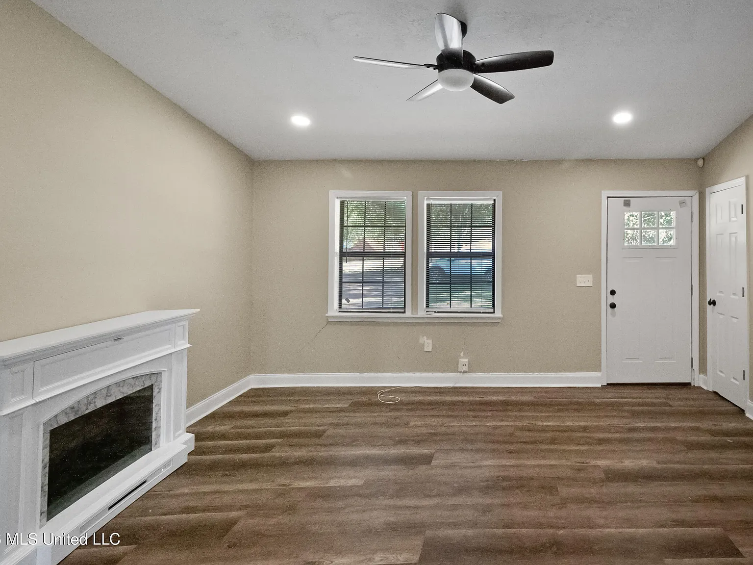 3 bed, 2.0 bath, 1260 sqft, $1,850 — Photo 3