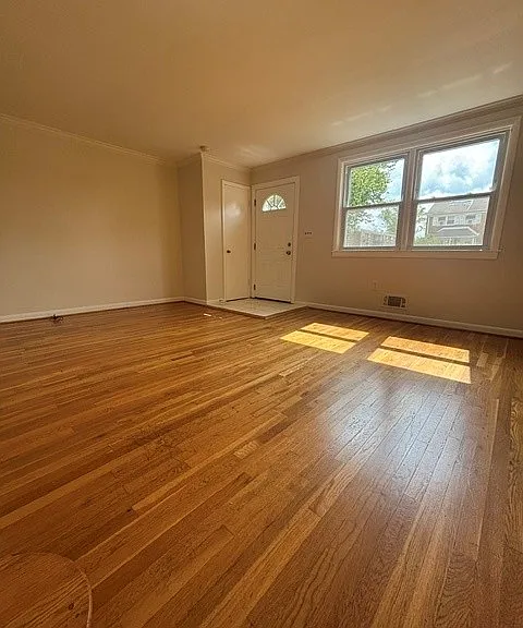 Entry/Living Room