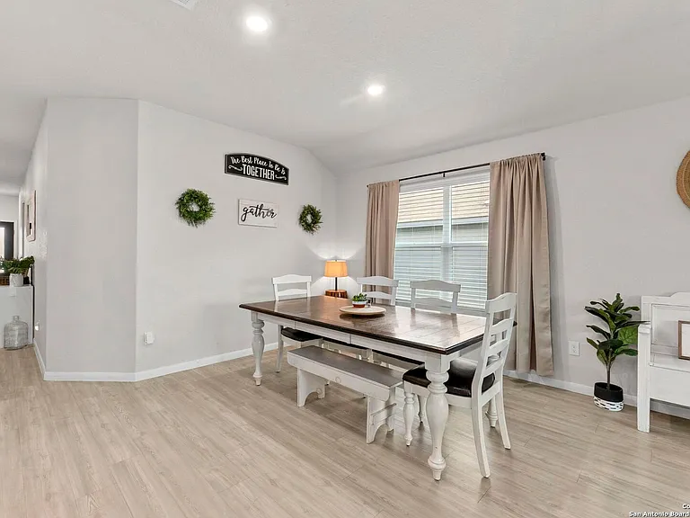 9942 Sarrebourg St — Photo 12