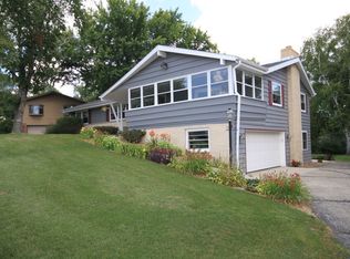 1460 Knoll Ter, Oconomowoc, WI 53066