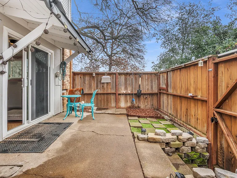 6687 Greenback Ln — Photo 19