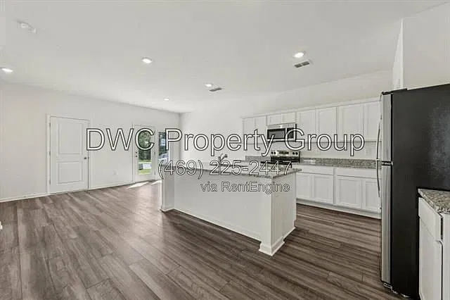 3 bed, 2.5 bath, 2046 sqft, $2,195 — Photo 2