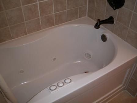 Jetted tub