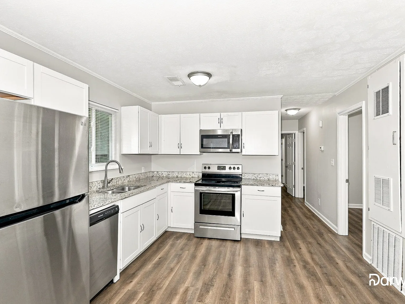 3 bed, 2.0 bath, 1425 sqft, $1,505 — Photo 3